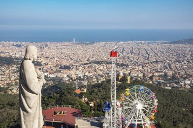 Tibidabo Dağı Barcelona'dan panoramik manzaralı