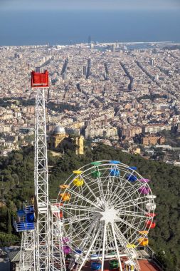 Tibidabo Dağı Barcelona'dan panoramik manzaralı