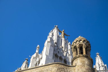 Tibidabo üzerinde Sacred Heart expiatory Kilisesi