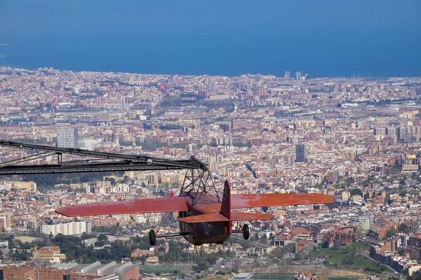 Carrusel de avión en el Parque de Atracciones del Tibidabo, Tibidabo —  Fotos de Stock