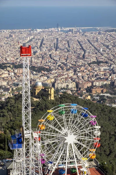 Vista panorámica de Barcelona desde la montaña del Tibidabo —  Fotos de Stock