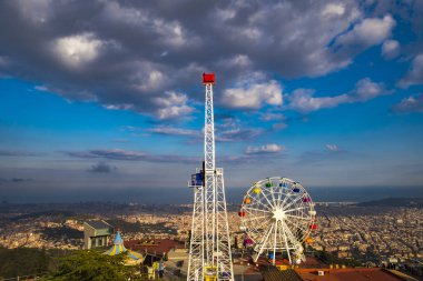 Tibidabo Dağı Barcelona'dan panoramik manzaralı
