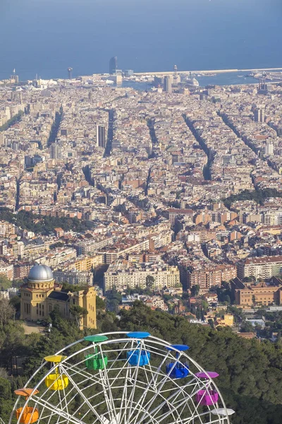 Blick auf die Barcelona vom Tibidabo-Berg — Stockfoto