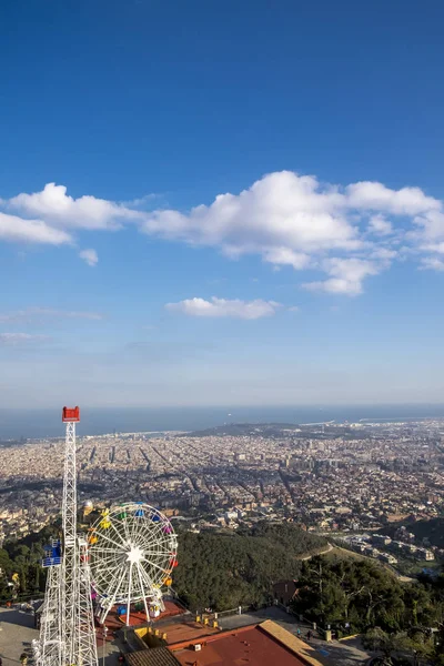 Blick auf die Barcelona vom Tibidabo-Berg — Stockfoto