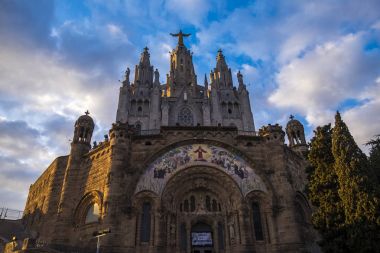 Tibidabo, Barcelona tarihinde Sacred Heart expiatory Kilisesi,