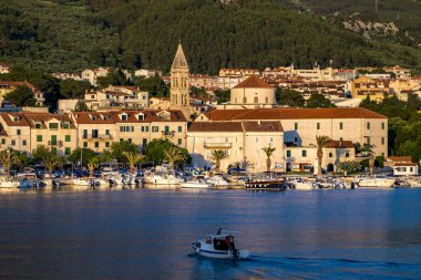 Makarska görünümünü alacakaranlıkta, Hırvatistan