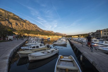 Makarska görünümünü alacakaranlıkta, Hırvatistan