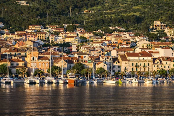 Makarska görünümünü alacakaranlıkta, Hırvatistan — Stok fotoğraf