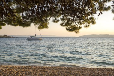 Makarska, Hırvatistan - 30 Mayıs 2017: Makarska Rivera Hırvatistan Avrupa'da Beach'te