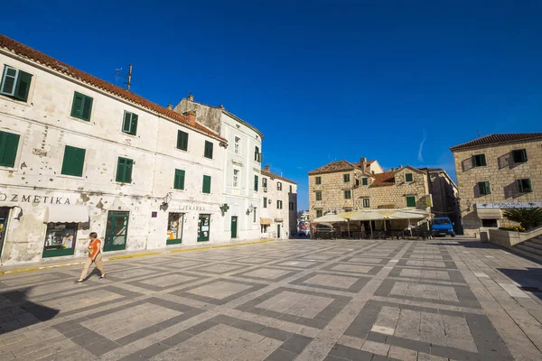 Makarska, Hırvatistan - 30 Mayıs 2017: Ana Meydanı, Makarska, Dalmaçya, Hırvatistan