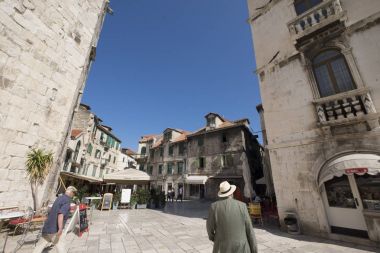 Küme ayracı Radic bölmenin eski kasaba meydanında Panoraması. Eski çekici