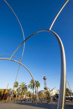  'Kendisi' Andreu Alfaro limanında, Barcelona tarafından heykel. Catalonia, İspanya