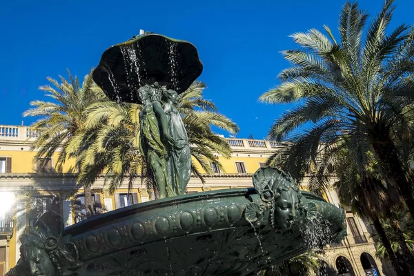 Plaza Real place dans le quartier gothique de Barcelone — Photo