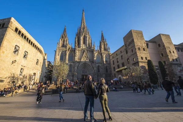 Barcelona, İspanya - 20 Şubat 2017: katedral, kentin en çok ziyaret edilen yerlerinden turizm
