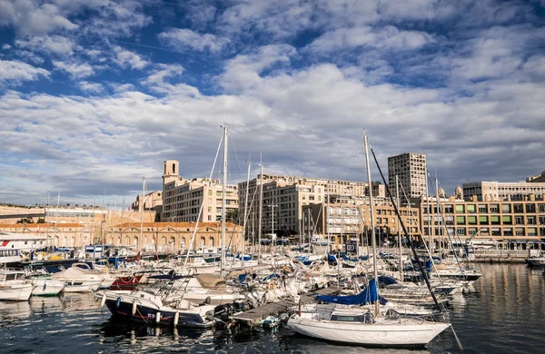 Старая гавань, порт Вьё, в Марселе — стоковое фото