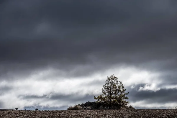 周辺の村の Castilfrio スペインの田舎風景 — ストック写真