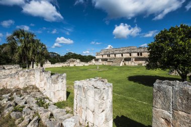 Kabah, Yucatan, Meksika - 13 Ekim 2017: Maya arkeolojik site Kabah Puuc rotasındaki Meksika Yucatan devlet için