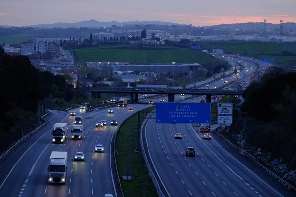 Del 加泰罗尼亚 西班牙 2018年4月5日 交通在 Ap7 高速公路附近巴塞罗那首都加泰罗尼亚 — 图库照片