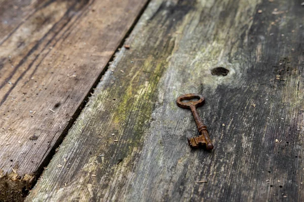 Klucz Rustykalnym Drewnianym Tle — Zdjęcie stockowe
