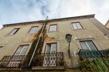 Yıkık Lisbon evi cephe