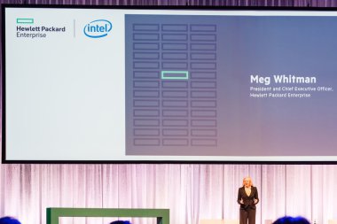 HPE Şef ve başkan yürütücü subay Meg Whitman bir konuşma sunar