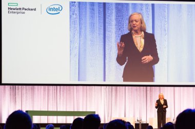 HPE Şef ve başkan yürütücü subay Meg Whitman bir konuşma sunar