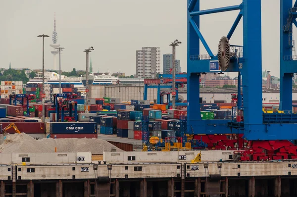 Utsikten från den Container Terminal Altenwerder på Hamburg — Stockfoto