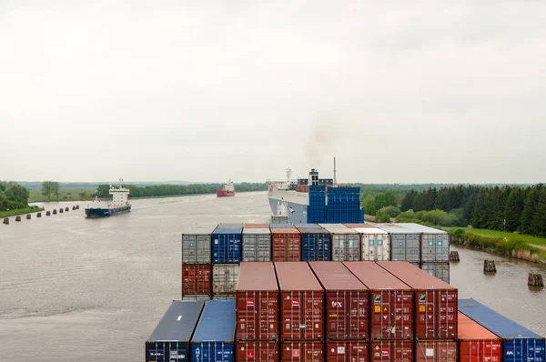 Passage of a container ship through the Kiel Canal — Stock Photo, Image