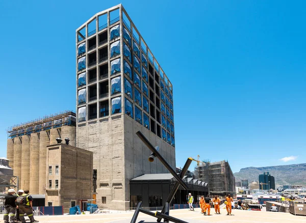 Bouwplaats van het nieuwe Zeitz Museum voor hedendaagse kunst van Afrika in Kaapstad — Stockfoto