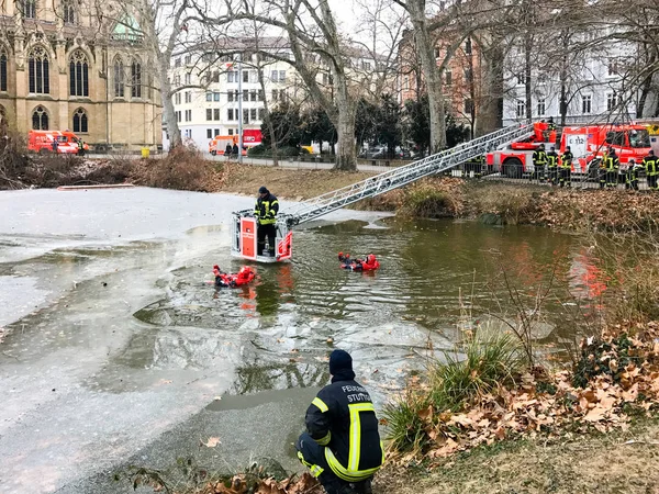 Exercise of rescuing a man breaking into frozen lake in winter — Stock Photo, Image