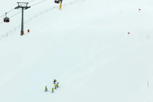 Voorbereiding van een cursus slalom skiën — Stockfoto