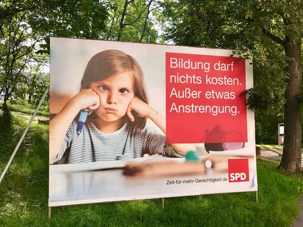SPD reclamebord voor de parlementaire verkiezingen in Duits — Stockfoto