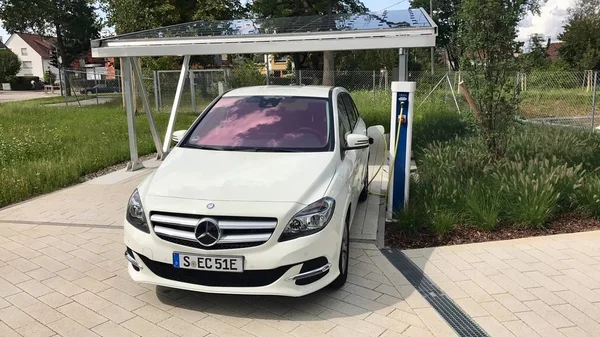 Merceds B-CLass electric car being charged — Stock Photo, Image