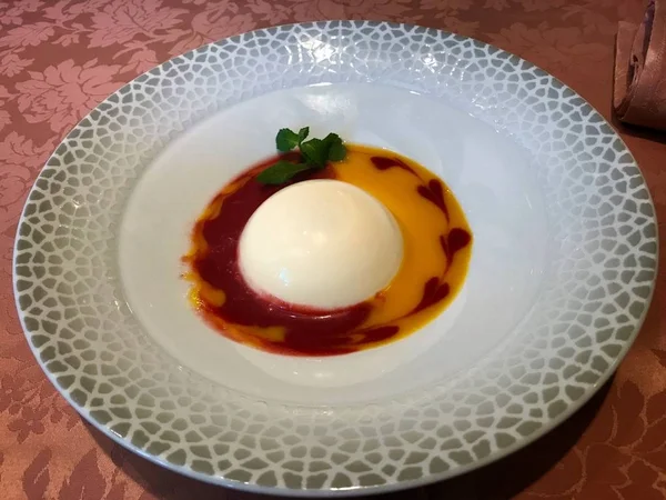 Tatlı tatlı Panna cotta