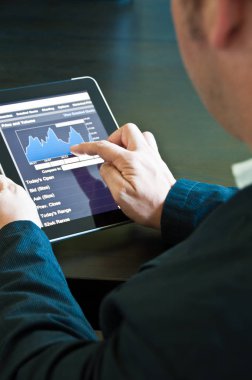 işadamı dijital tablet pc ile