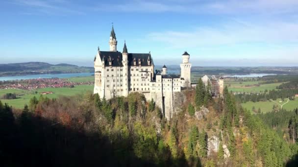 有名なノイシュヴァンシュタイン城の美しい景色 — ストック動画