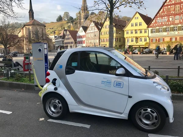 Egy elektronikus autós töltő a város Essslingen — Stock Fotó