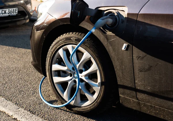 BMW i electric car being charged — Stock Photo, Image