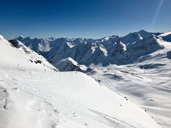 Esqui na estância de esqui glaciar Stubai — Fotografia de Stock