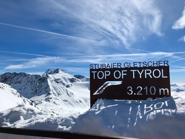 Horní části lyžařské středisko na ledovci Stubai — Stock fotografie