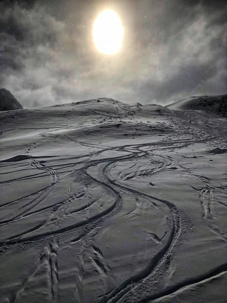 在 Stubai 冰川滑雪胜地滑雪 — 图库照片