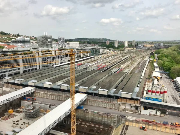 Byggarbetsplatsen på huvudsakliga Stuttgart posterar för projektet Stuttgart21 järnväg — Stockfoto