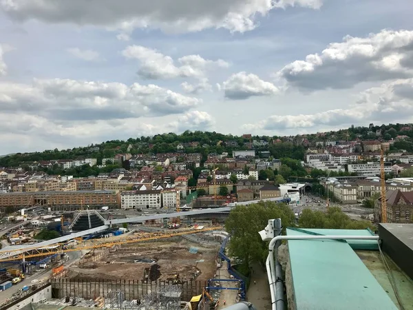 Byggarbetsplatsen på huvudsakliga Stuttgart posterar för projektet Stuttgart21 järnväg — Stockfoto