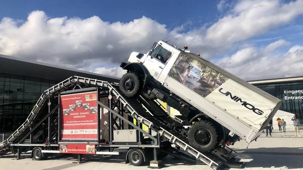 Das Unimog-Museum in Gaggenau zeigt die extremen Fähigkeiten eines Mercedes-Benz Unimog — Stockfoto