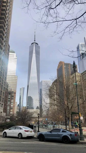 Небо Манхэттена с Башней Свободы в Нью-Йорке: Один Всемирный Торговый Центр — стоковое фото
