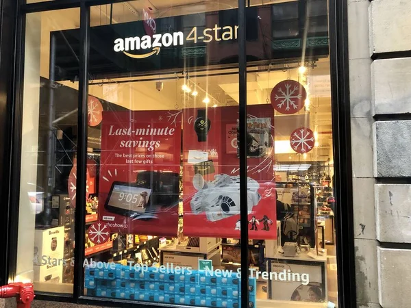 "Amazon 4-Star "önde gelen çevrimiçi satıcı Amazon 'un perakende mağazası — Stok fotoğraf