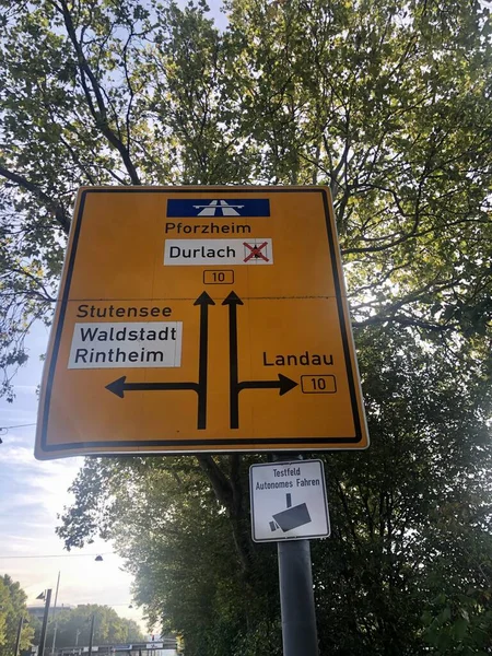 Sign in Karlsruhe outlining a testing area for autonomous driving — Stock Photo, Image