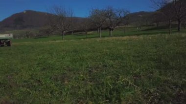 İnsansız hava aracı Beuren ve Teck, Swabian Alb, Almanya 'daki güzel araziye iniyor.