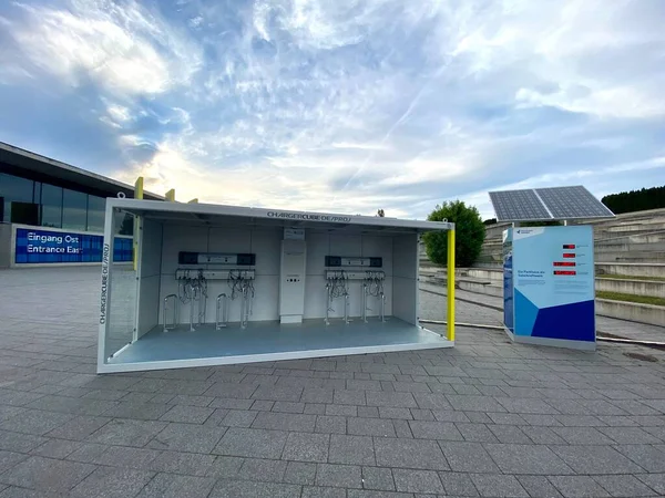 Modern electric bike charging station. Green technology concept by manufacturer ChargingCube, a solar powered container with several cables providing free of charge recharfing for e-bikes at the — Stock Photo, Image