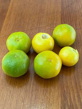 Bitkinin meyvesi Kumquat 'ın fotoğrafı, çiçek açan bitki familyası Rutaceae' de meyve taşıyan bir grup ağaç..